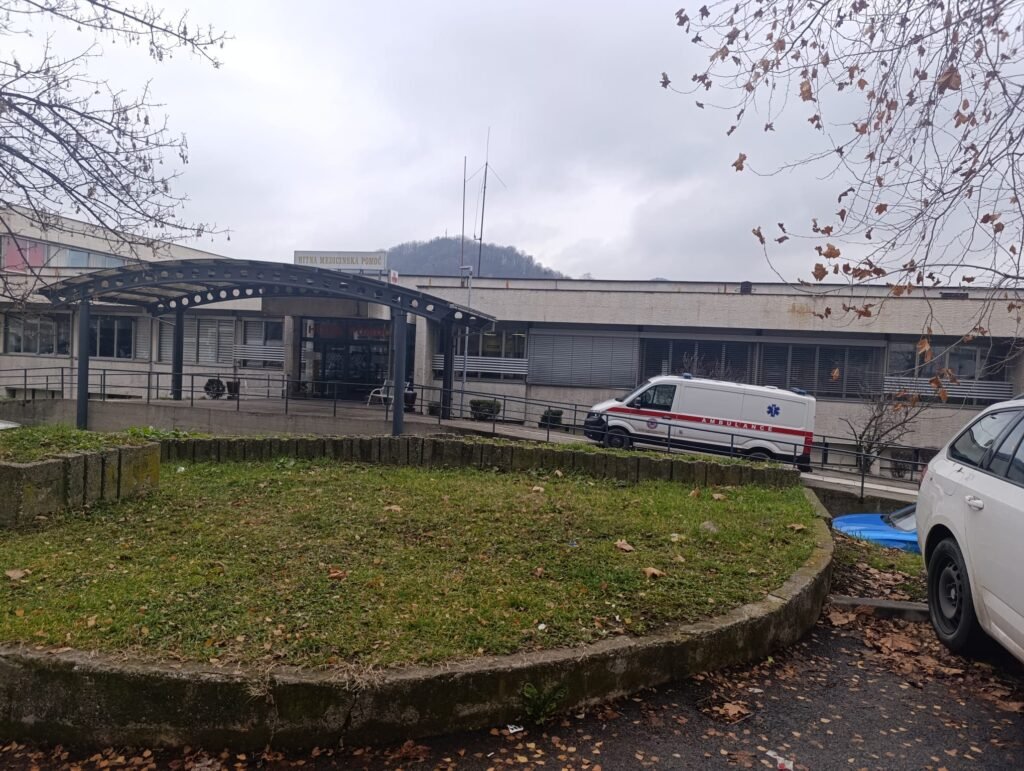 Zbog snijega i nestanka struje obustavljen rad dijela ambulanti u Tuzli