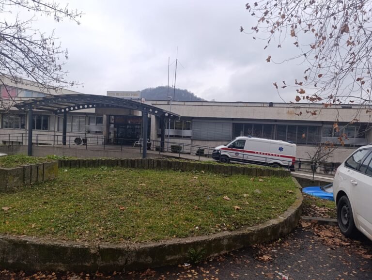 Zbog snijega i nestanka struje obustavljen rad dijela ambulanti u Tuzli