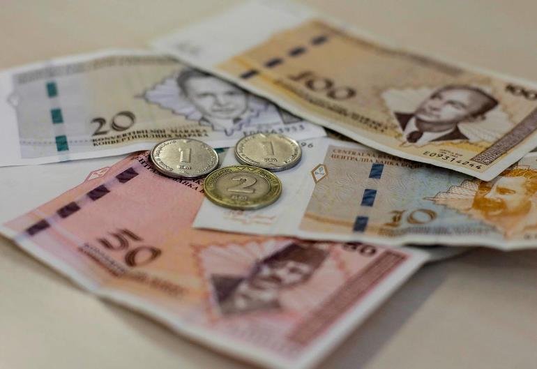Koliko novca je danas potrebno za normalan život u BiH