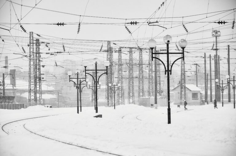 Electric pylon and snow