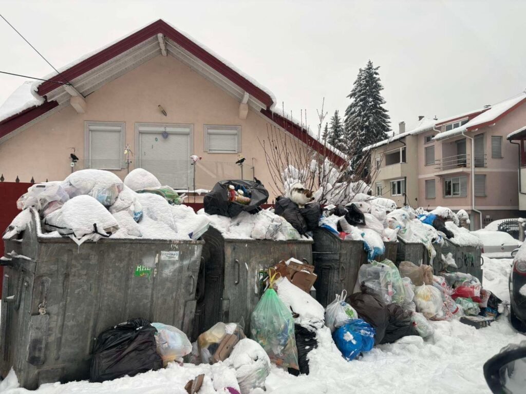 Snijeg otežao odvoz otpada u gradovima širom BiH