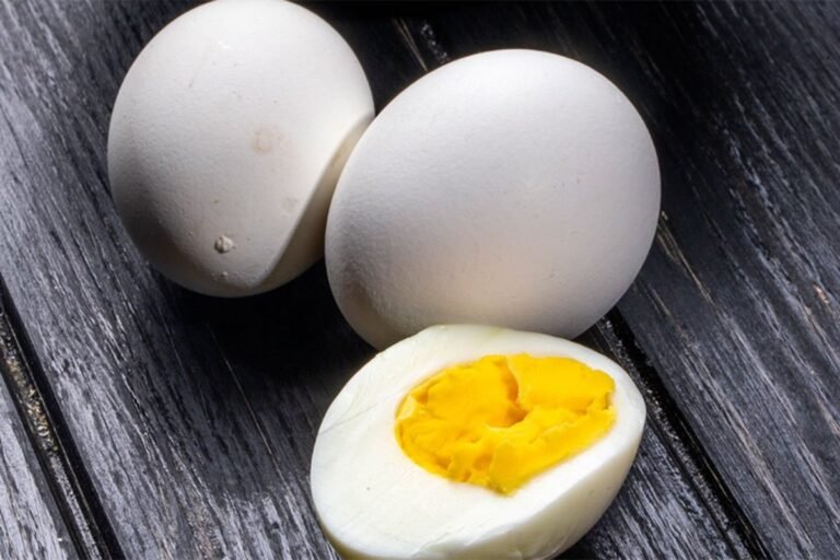 Kako da lako oljuštite kuvana jaja: Jedan trik rješava problem 4