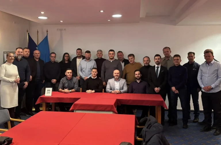 Više mjesnih odbora PDA prešlo u SDA u Lukavcu