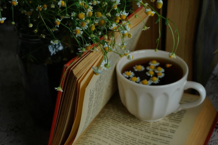 Čaj od kamilice: prirodni saveznik sna, kostiju i mira