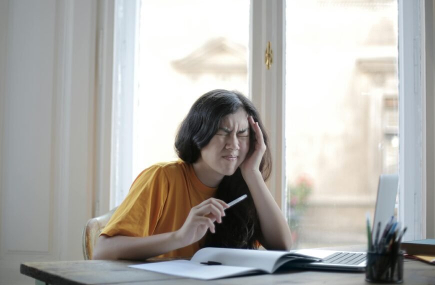 Migrena i stres: Kako ih ublažiti bez jakih lijekova