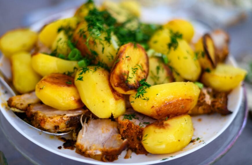 Mladi krompir s parmezanom koji osvaja na prvi zalogaj