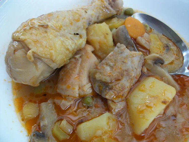 Ukusan i Brz Iftar: Pileći Paprikaš s Povrćem i Kuskusom