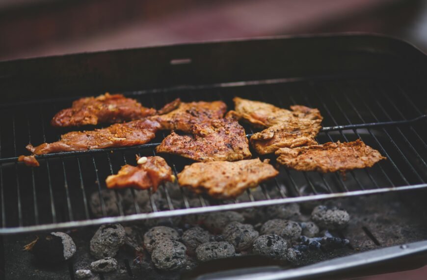 Prvi maj donosi gužve i nova zaduženja: Građani sve češće posežu za kreditima
