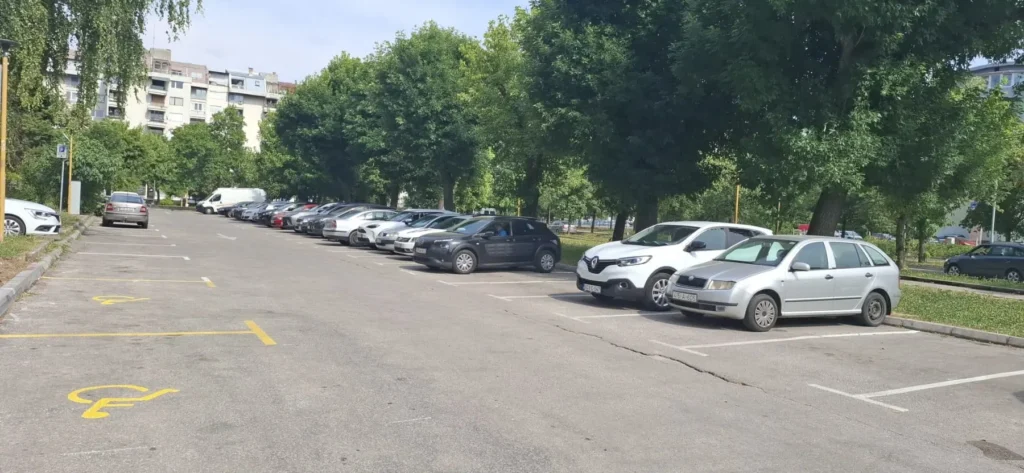 Počinje naplata parkinga u ovom dijelu Tuzle: Stanari mogu ostvariti povlaštene karte