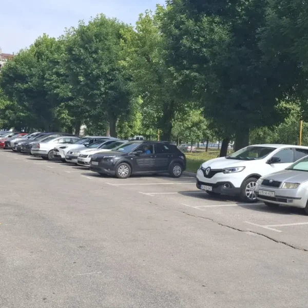 Počinje naplata parkinga u ovom dijelu Tuzle: Stanari mogu ostvariti povlaštene karte