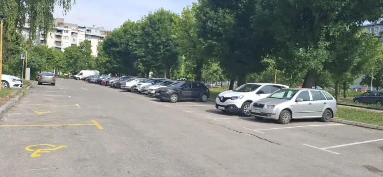 Počinje naplata parkinga u ovom dijelu Tuzle: Stanari mogu ostvariti povlaštene karte